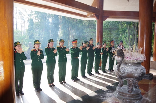 Cục Hậu cần Quân khu 4: Báo công, dâng hương tại Khu di tích lịch sử Ngã ba Đồng Lộc
